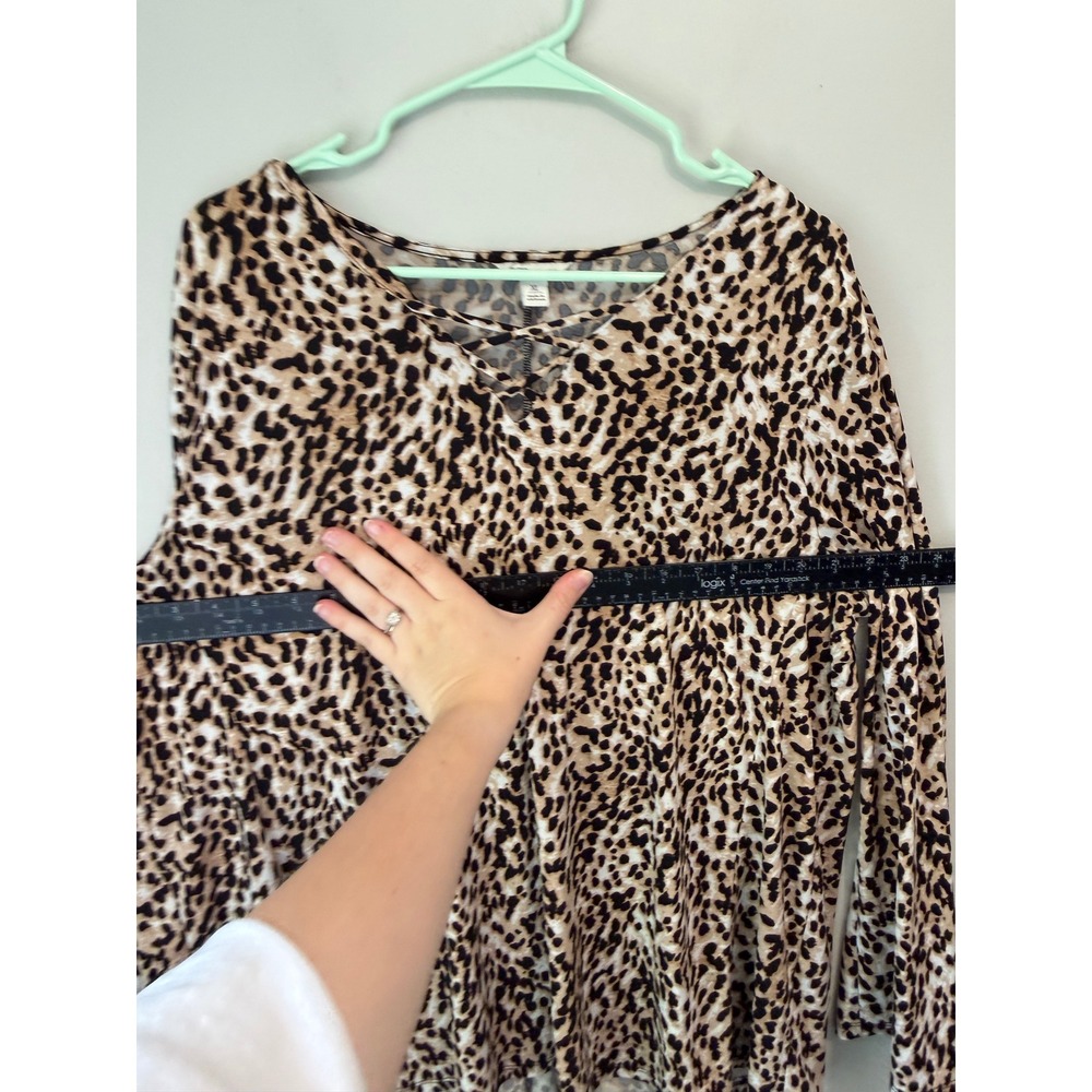 Cato Womens XL Leopard Print Lattice V-Neck Long Sleeve Swing Top Blouse RN37080 - Picture 9 of 10